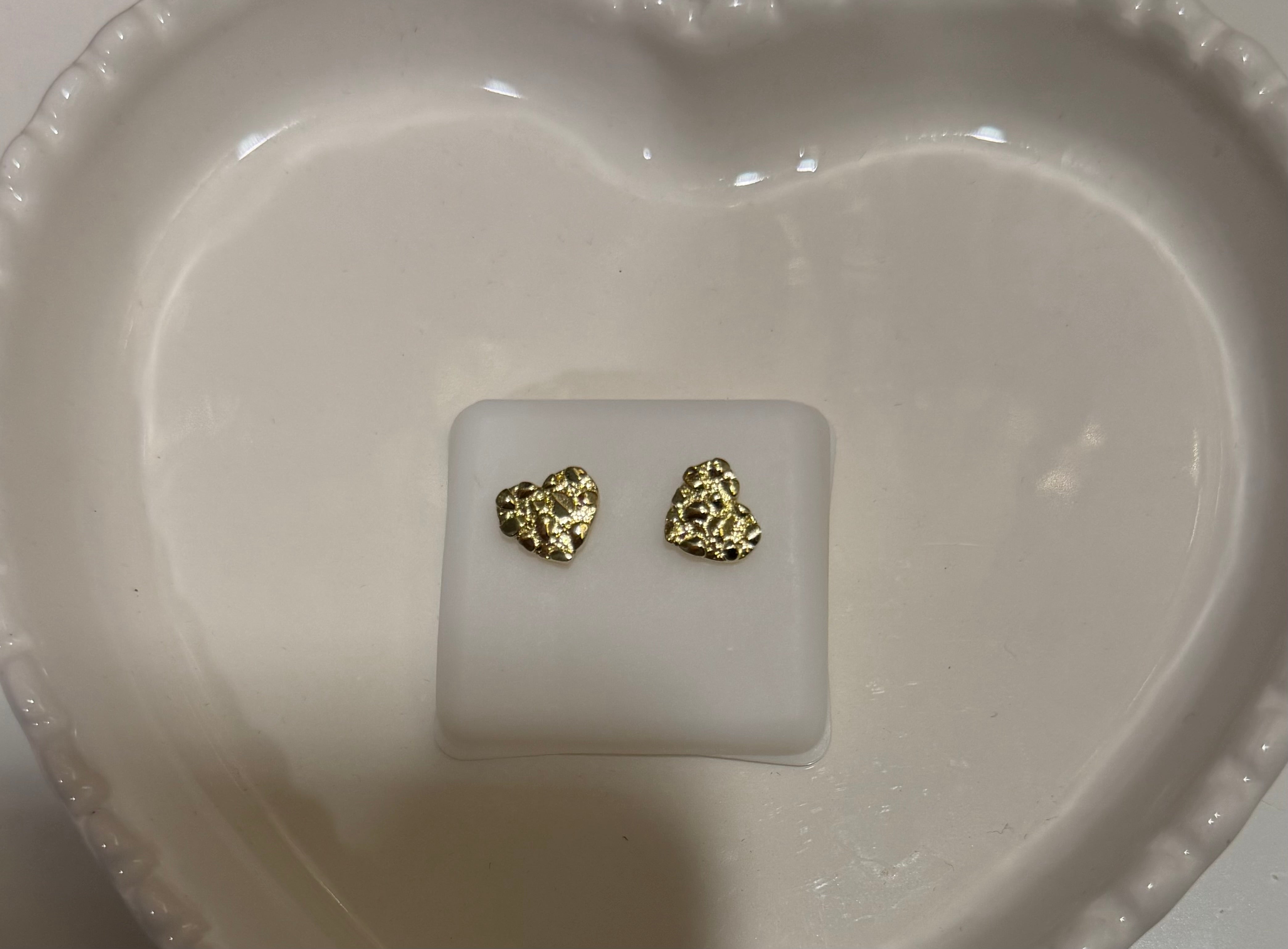 Small nugget heart earrings (10mm)